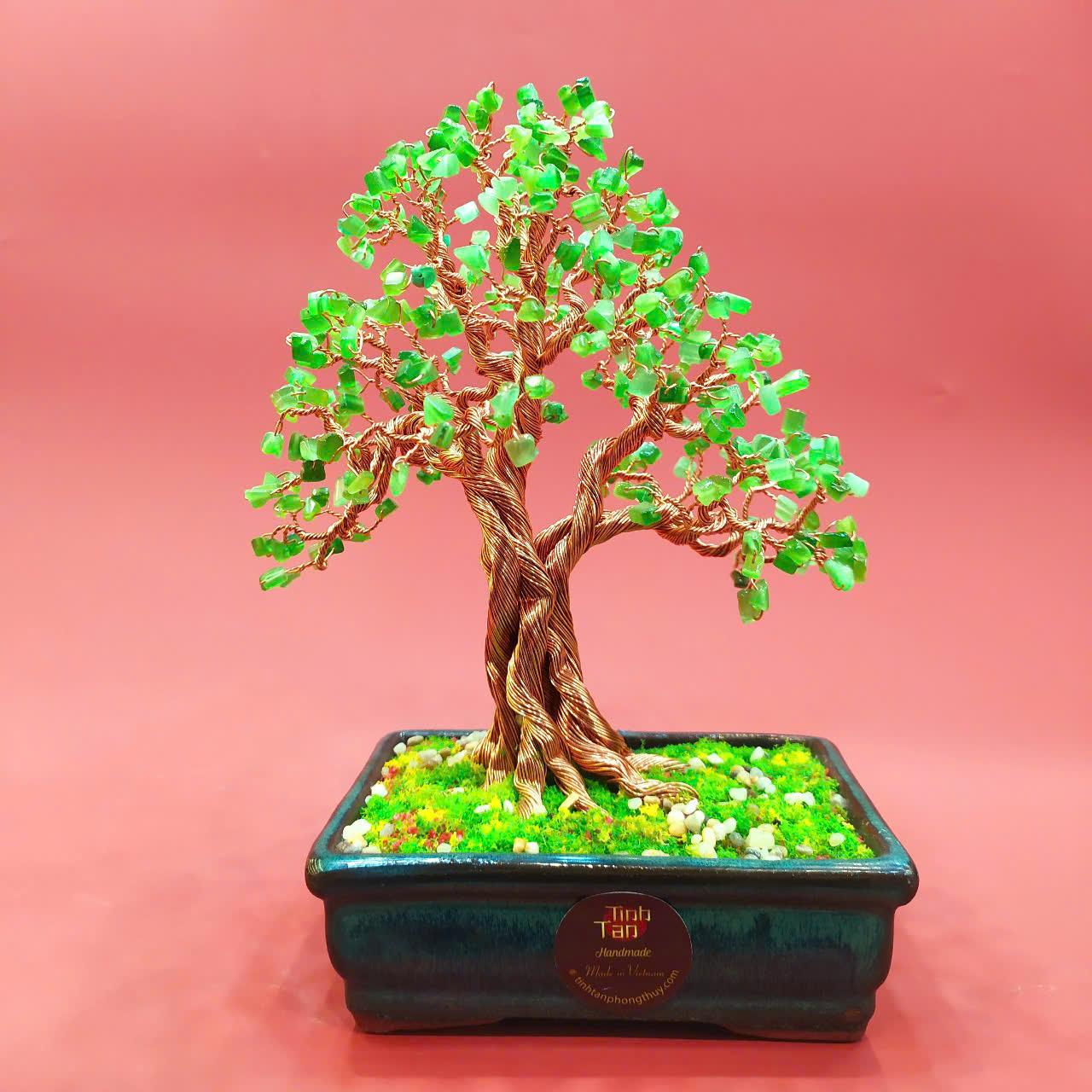 Đá thạch anh vàng phù hợp cho người mệnh Thổ, biểu tượng của sự giàu có và thịnh vượng